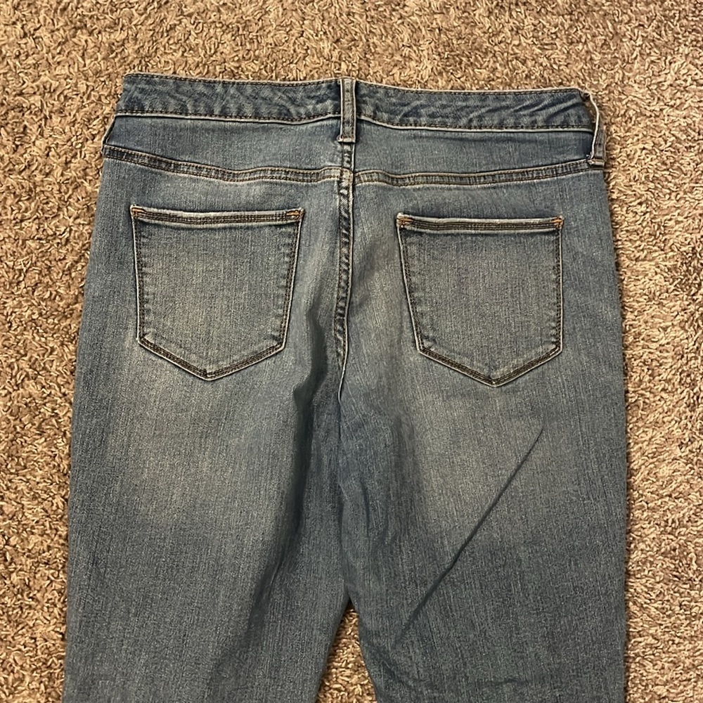 Universal Thread Ripped Cropped Jean - Picture 3 of 3